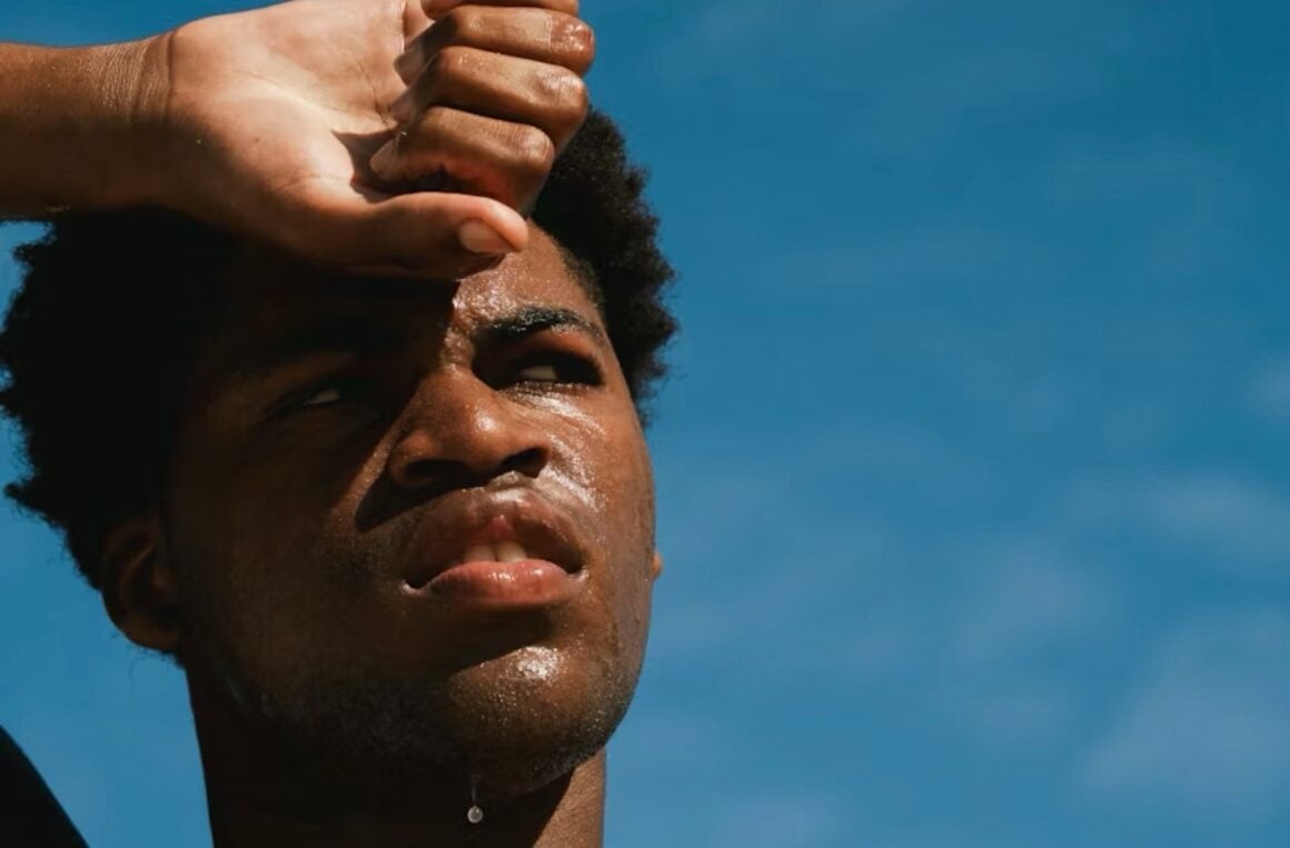 How Do Outdoor Conditions Affect Eye Comfort and Safety?